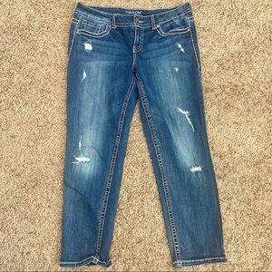 Maurices Cropped Capri Distressed Jeans Size 9/10.